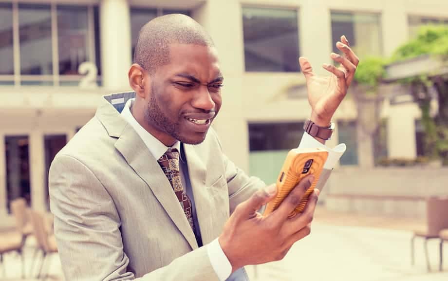 frustrated-business-man-on-mobile-phone